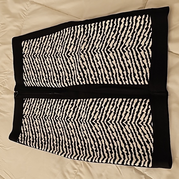 Pencil mini skirt - Picture 3 of 4